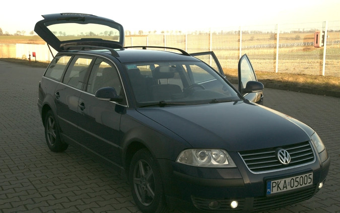 Volkswagen Passat cena 8200 przebieg: 333000, rok produkcji 2004 z Poznań małe 211